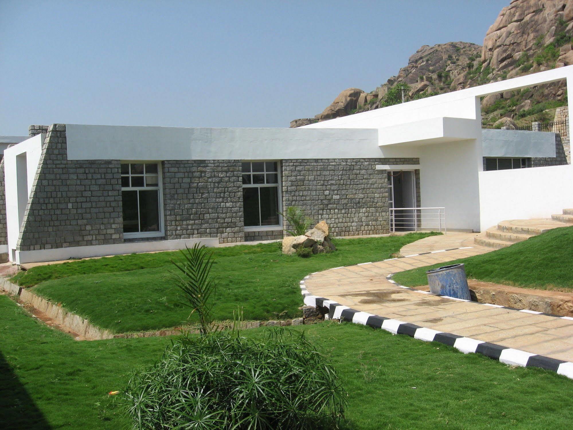 Kstdc Hotel Mayura Yatrinivas Mysore Exterior photo