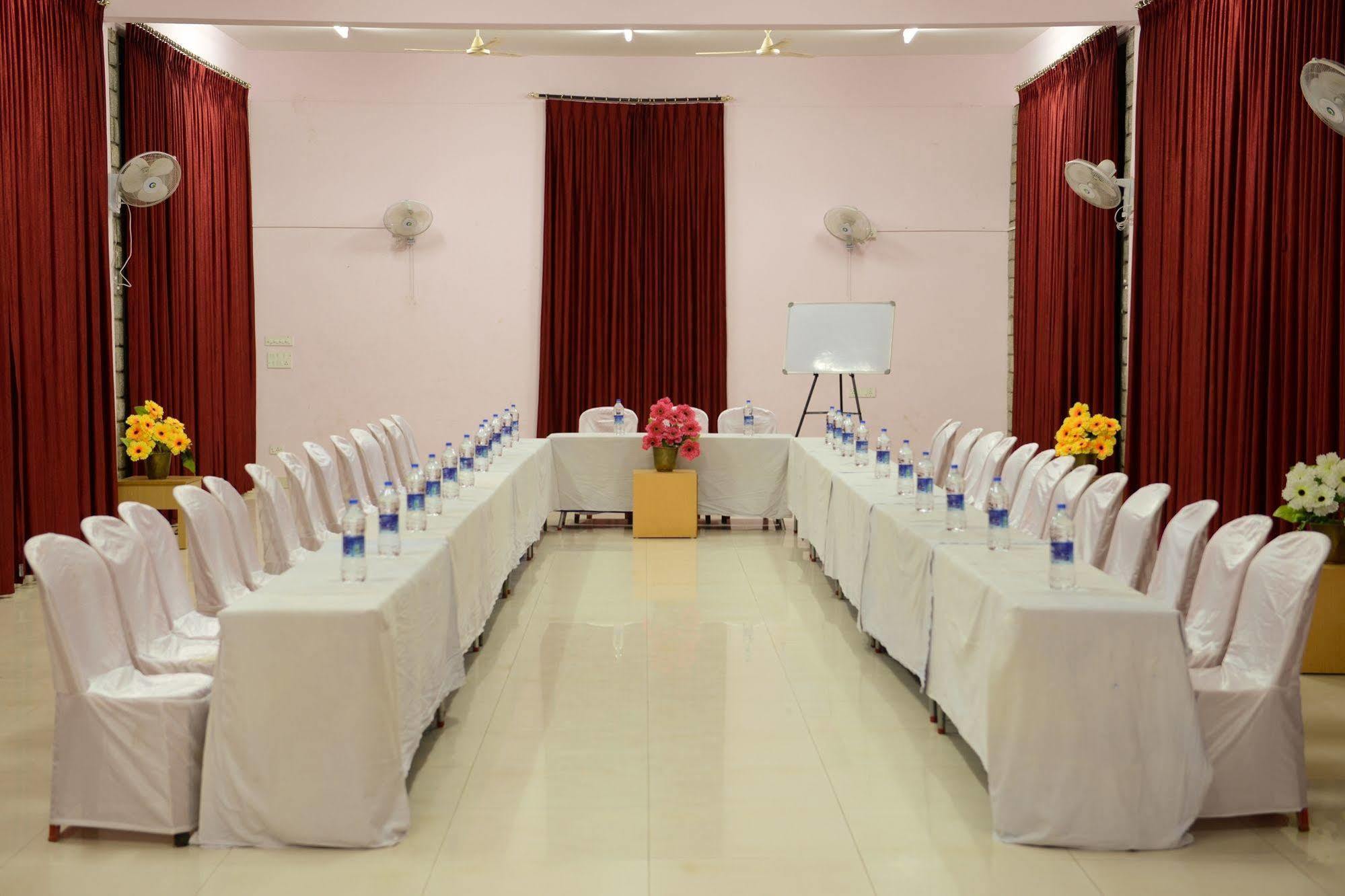 Kstdc Hotel Mayura Yatrinivas Mysore Exterior photo